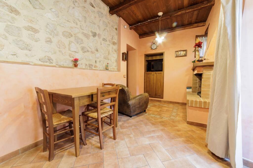 Appartamento Venturini Trevi Ngoại thất bức ảnh
